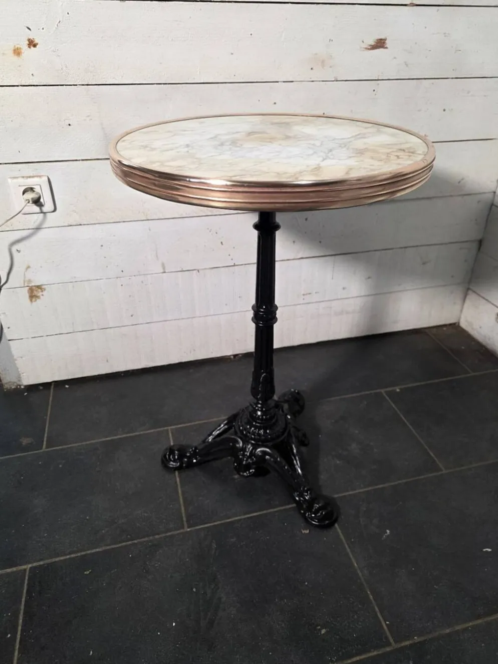 Guéridon de bistrot dessus marbre et laiton pied fonte