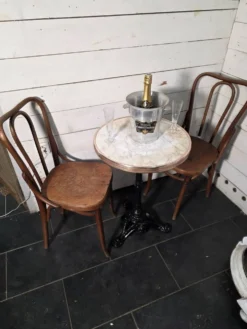 Guéridon de bistrot dessus marbre et laiton pied fonte