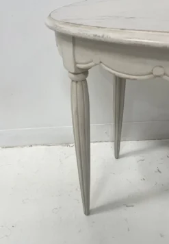 Guéridon de style Art Déco en hetre patiné XX siècle
