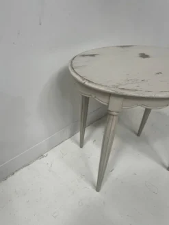 Guéridon de style Art Déco en hetre patiné XX siècle