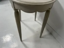 Guéridon de style Art Déco en hetre patiné XX siècle