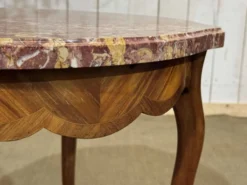 Guéridon de style Louis XV début XXème avec dessus marbre, en bois de rose