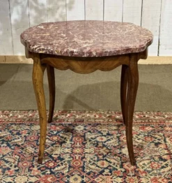 Guéridon de style Louis XV début XXème avec dessus marbre, en bois de rose