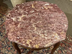 Guéridon de style Louis XV début XXème avec dessus marbre, en bois de rose