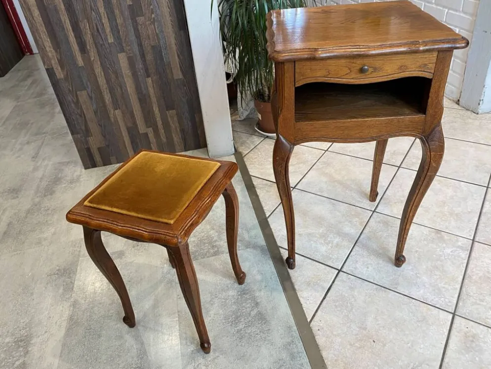Guéridon ensemble gueridon et tabouret de style Louis XV en chêne massif