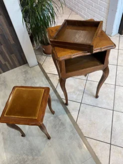 Guéridon ensemble gueridon et tabouret de style Louis XV en chêne massif