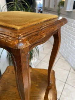 Guéridon ensemble gueridon et tabouret de style Louis XV en chêne massif