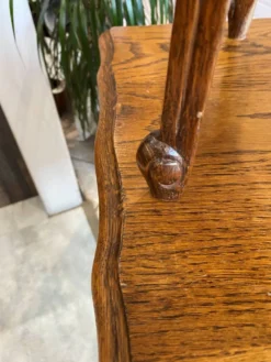 Guéridon ensemble gueridon et tabouret de style Louis XV en chêne massif