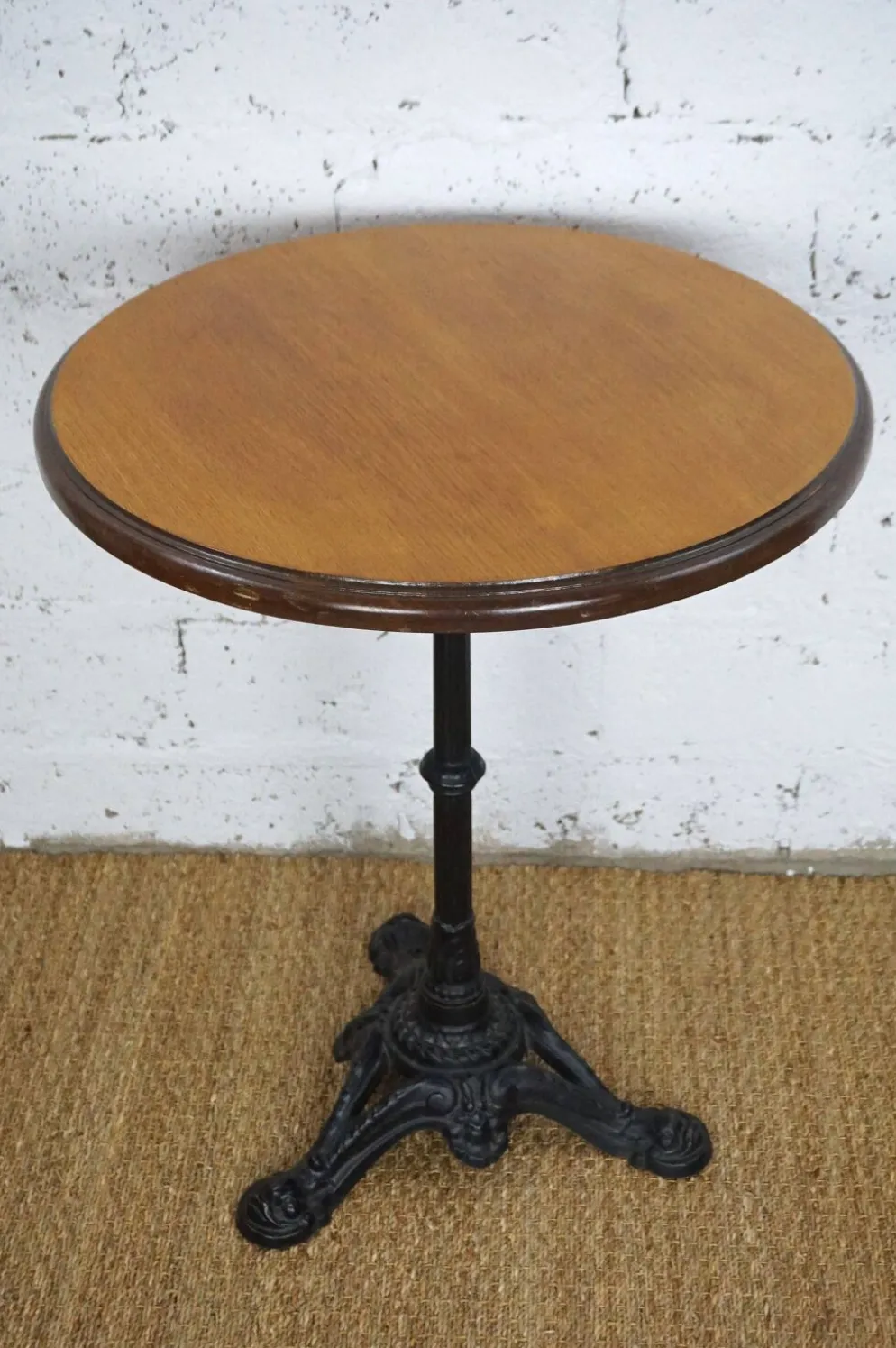 Guéridon ou table de bistrot vintage plateau chêne avec une finition couleur miel