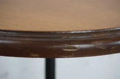 Guéridon ou table de bistrot vintage plateau chêne avec une finition couleur miel