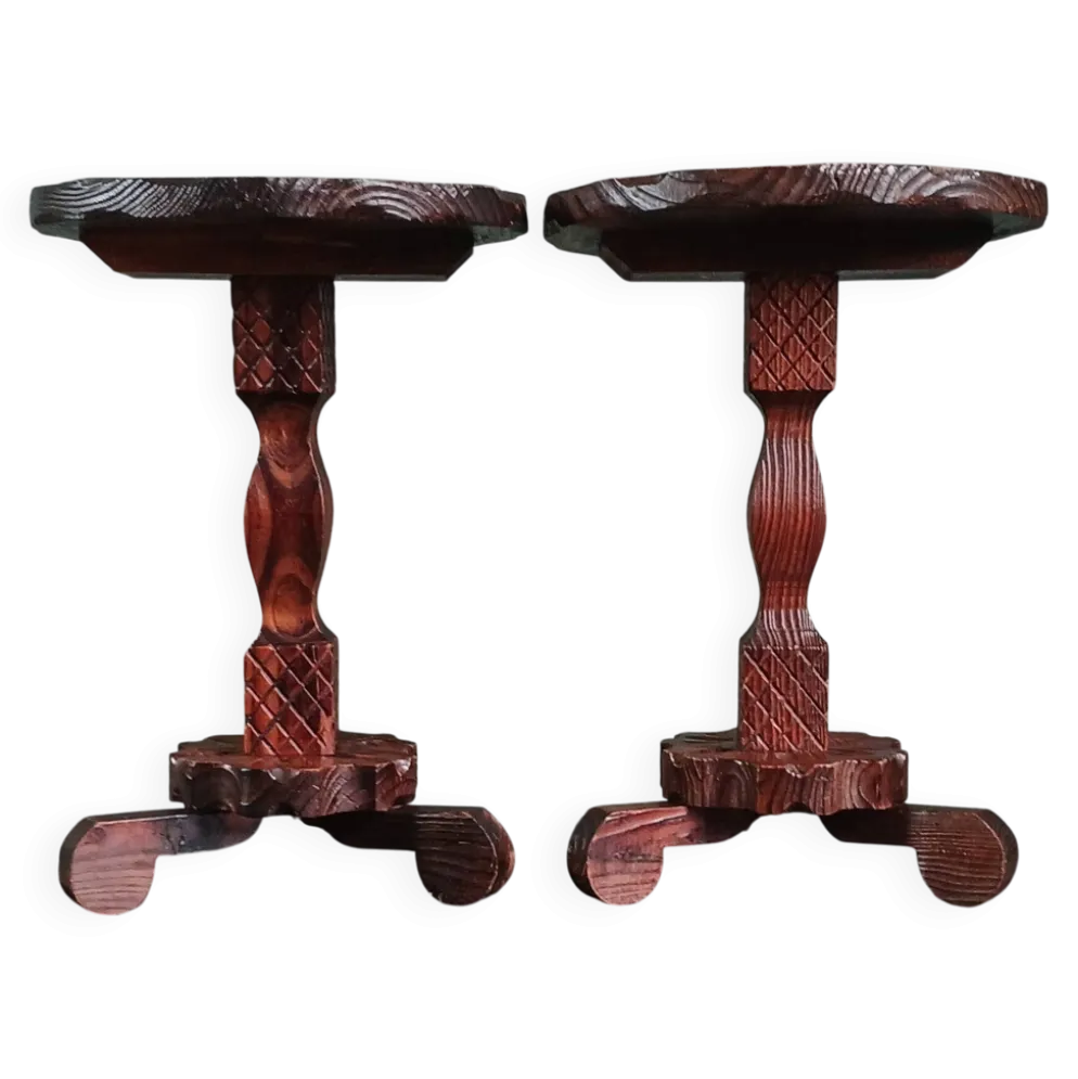 2 guéridons, tables d'appoint tripodes bois sculpté à la main. Espagne 40's