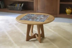 Guéridon/table basse en chêne par Guillerme et Chambron et céramique par Danikowski pour Votre Maison 1950’s