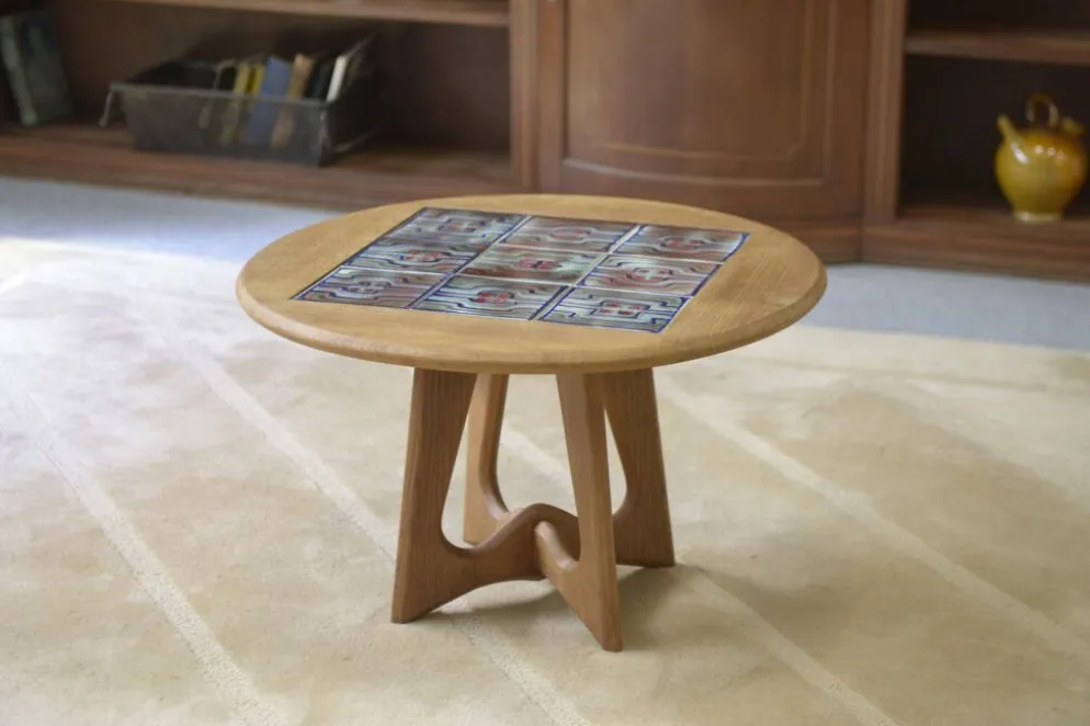 Guéridon/table basse en chêne par Guillerme et Chambron et céramique par Danikowski pour Votre Maison 1950’s