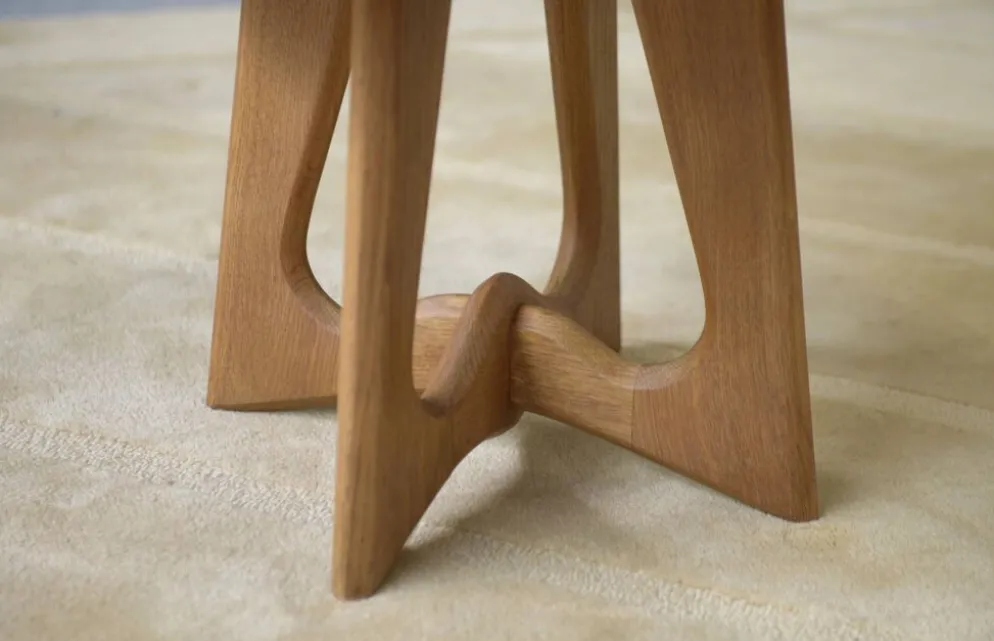 Guéridon/table basse en chêne par Guillerme et Chambron et céramique par Danikowski pour Votre Maison 1950’s