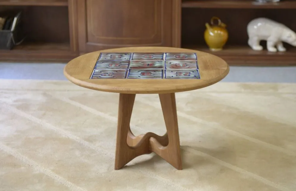 Guéridon/table basse en chêne par Guillerme et Chambron et céramique par Danikowski pour Votre Maison 1950’s