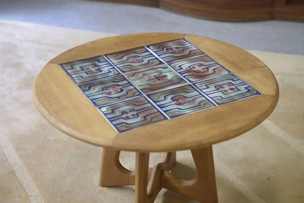Guéridon/table basse en chêne par Guillerme et Chambron et céramique par Danikowski pour Votre Maison 1950’s