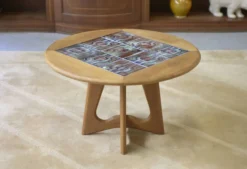 Guéridon/table basse en chêne par Guillerme et Chambron et céramique par Danikowski pour Votre Maison 1950’s