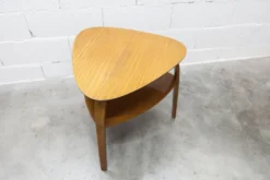 Guéridon / table basse tripode Bow Wood dessin Steiner pour Baumann 1960