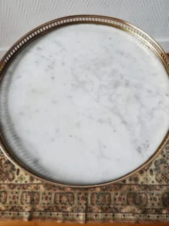Guéridon tripode style Louis XVI marbre blanc et laiton