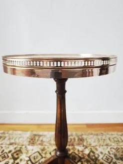 Guéridon tripode style Louis XVI marbre blanc et laiton