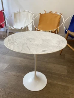 Guéridon « tulipe » - marbre statuarietto - eero saarinen, pour knoll