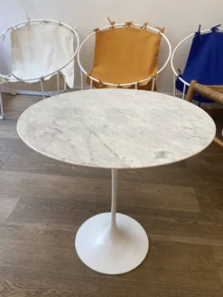 Guéridon « tulipe » - marbre statuarietto - eero saarinen, pour knoll