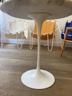 Guéridon « tulipe » - marbre statuarietto - eero saarinen, pour knoll