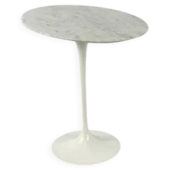 Guéridon Tulipe ovale par Eero Saarinen pour Knoll International – 1960