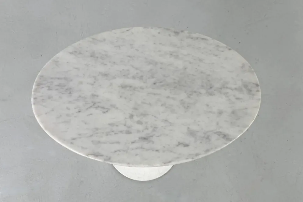Guéridon Tulipe ovale par Eero Saarinen pour Knoll International – 1960