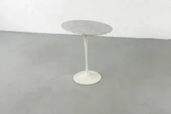 Guéridon Tulipe ovale par Eero Saarinen pour Knoll International – 1960