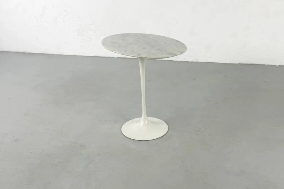 Guéridon Tulipe ovale par Eero Saarinen pour Knoll International – 1960