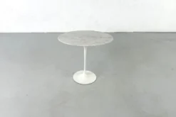 Guéridon Tulipe ovale par Eero Saarinen pour Knoll International – 1960