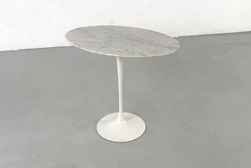 Guéridon Tulipe ovale par Eero Saarinen pour Knoll International – 1960