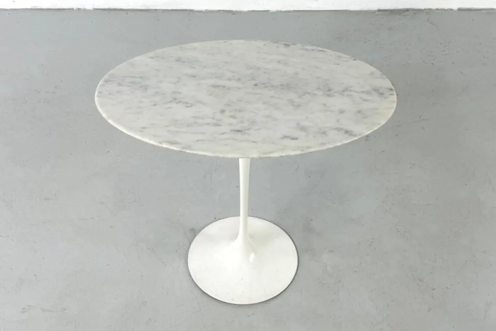Guéridon Tulipe ovale par Eero Saarinen pour Knoll International – 1960
