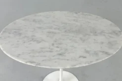 Guéridon Tulipe ovale par Eero Saarinen pour Knoll International – 1960