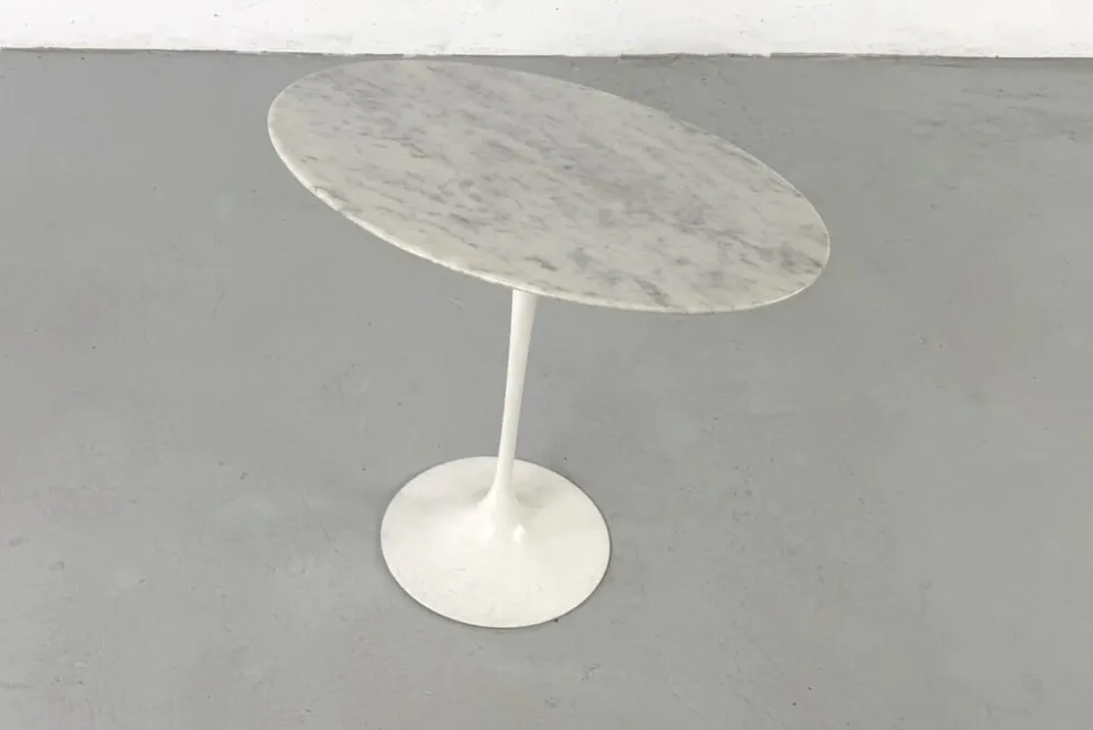 Guéridon Tulipe ovale par Eero Saarinen pour Knoll International – 1960