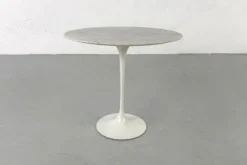 Guéridon Tulipe ovale par Eero Saarinen pour Knoll International – 1960
