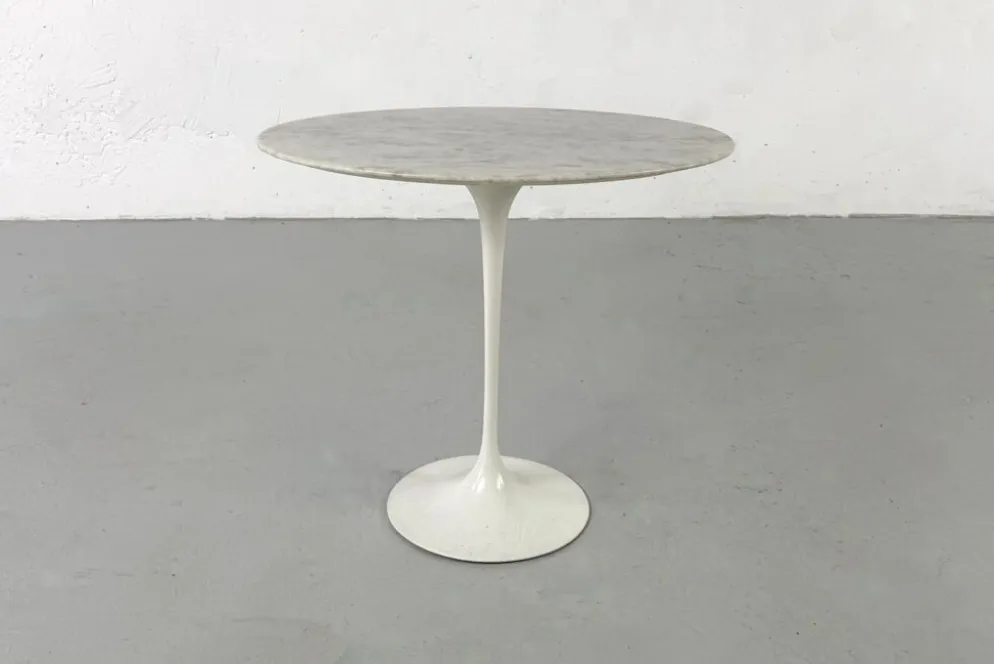 Guéridon Tulipe ovale par Eero Saarinen pour Knoll International – 1960