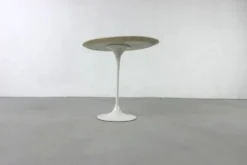 Guéridon Tulipe ovale par Eero Saarinen pour Knoll International – 1960
