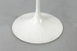 Guéridon Tulipe ovale par Eero Saarinen pour Knoll International – 1960