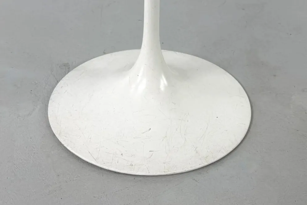 Guéridon Tulipe ovale par Eero Saarinen pour Knoll International – 1960