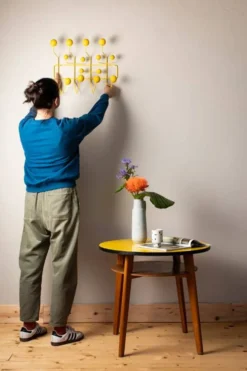 Hang It All édition jaune de Charles Eames et Ray Eames pour Vitra