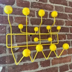 Hang It All édition jaune de Charles Eames et Ray Eames pour Vitra