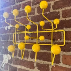 Hang It All édition jaune de Charles Eames et Ray Eames pour Vitra