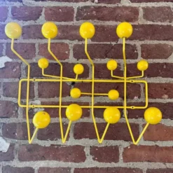 Hang It All édition jaune de Charles Eames et Ray Eames pour Vitra