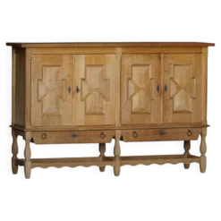 Henning Kjærnulf, Buffet en Oak, milieu du siècle danois, Nyrup Møbelfabrik, années 1960