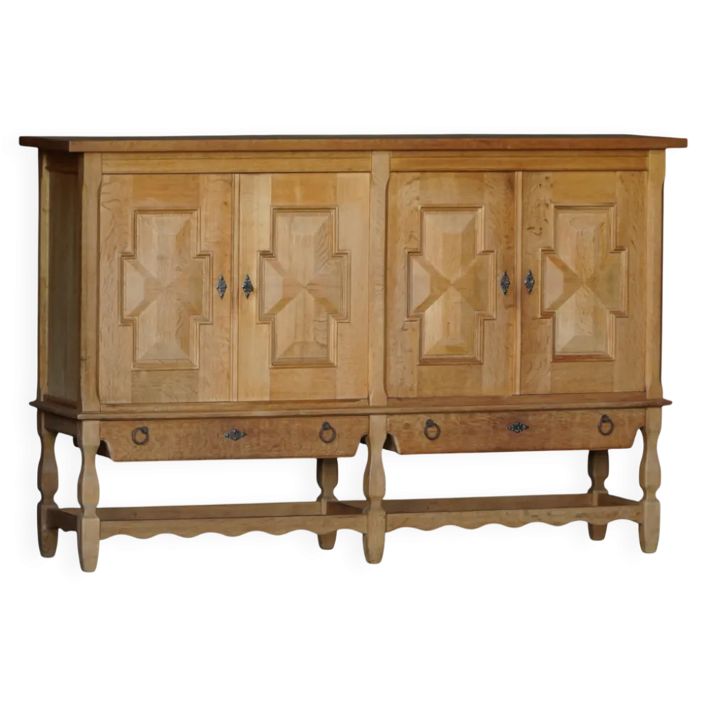Henning Kjærnulf, Buffet en Oak, milieu du siècle danois, Nyrup Møbelfabrik, années 1960