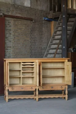 Henning Kjærnulf, Buffet en Oak, milieu du siècle danois, Nyrup Møbelfabrik, années 1960