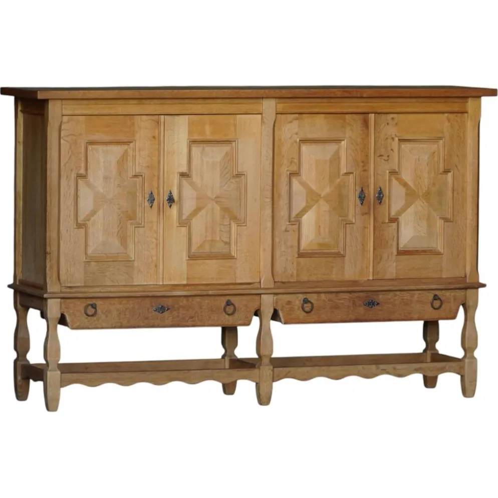 Henning Kjærnulf, Buffet en Oak, milieu du siècle danois, Nyrup Møbelfabrik, années 1960