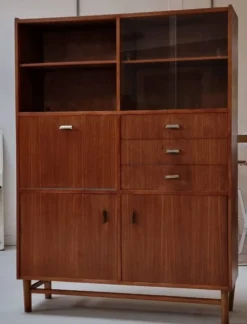 Highboard du milieu du siècle